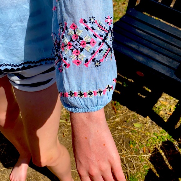 light blue stitched beach shirt. - Picture 4 of 4